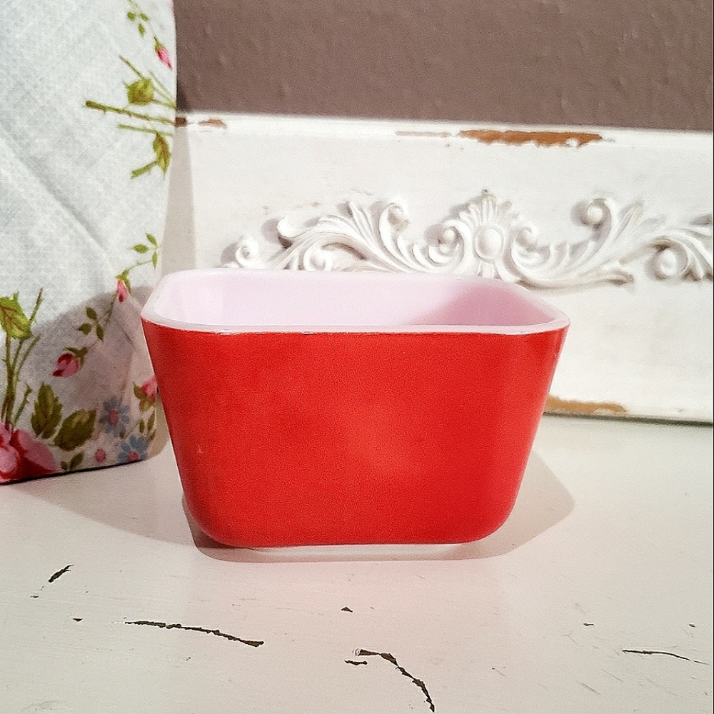 Pyrex Small Fridge Dish
